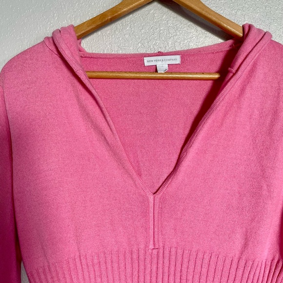 New York & Company - Pink Hooded V-neck Tunic Sweater - Size M - Picture 2 of 3